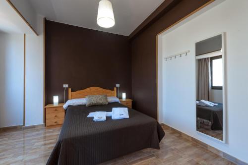 En eller flere senge i et værelse på Apartamentos Vacacionales Las Palmas Urban Center