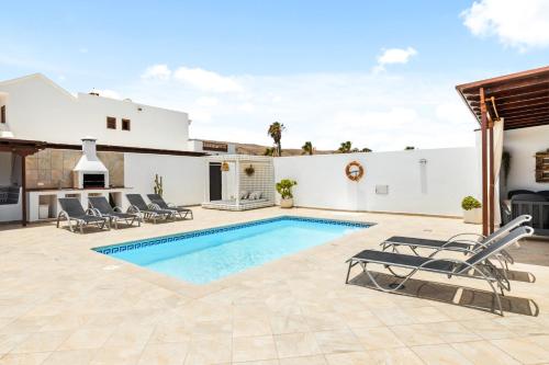 VILLA Maday May