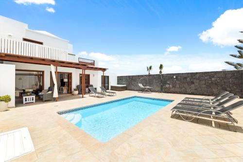 VILLA Maday May