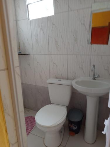 Bilik mandi di hospedagem de ze maninha