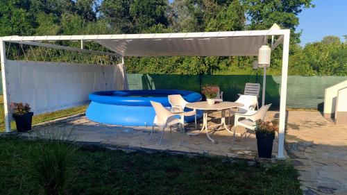 Kolam renang di atau dekat dengan Silverdrop apartmani Srebrno jezero