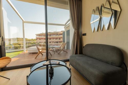 Un lugar para sentarse en Athens Riviera Suite