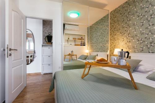 Beachside Apartment with Parking