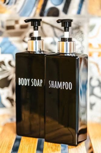 two bottles of body soap and shampoo sitting on a table at Casa Victoria in Spigno Monferrato