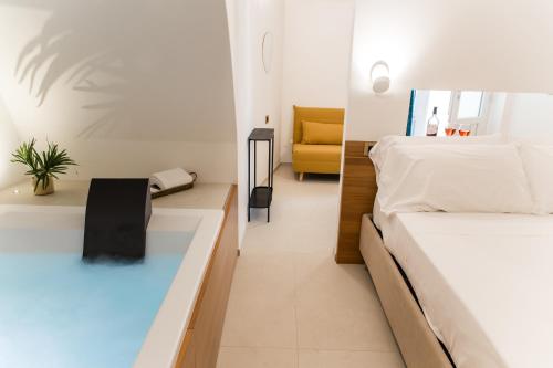 Postel nebo postele na pokoji v ubytování Madia's House by MONHOLIDAY