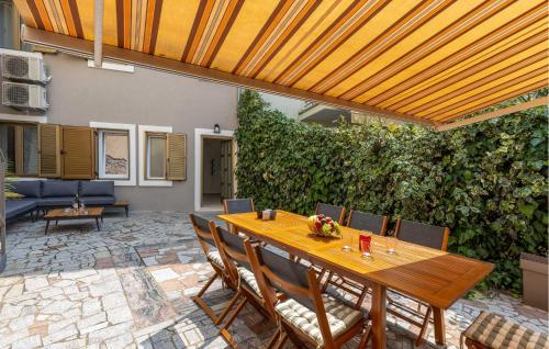 4 Bedroom Lovely Home In Crikvenica