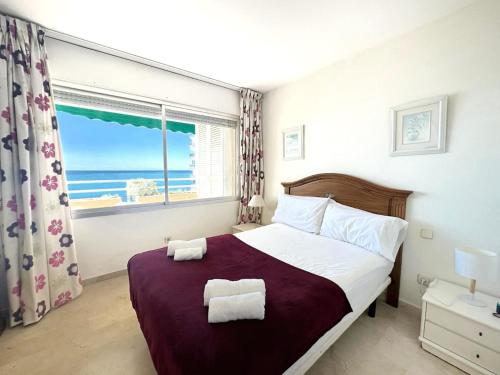 Beachfront Apt with pool & panoramic views