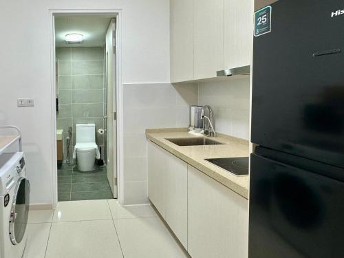 Koupelna v ubytování Cozy Suites Hijauan Medini Near Legoland 2B1B