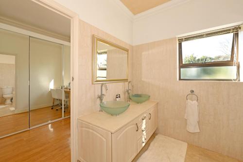 Gallery image of DC Guesthouse in Constantia in Sweet Valley