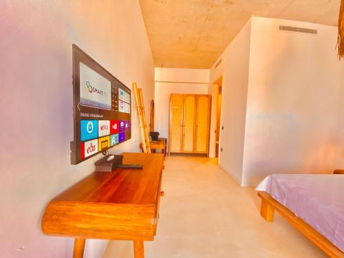 Televisyen dan/atau pusat hiburan di No908 Sunset Bar