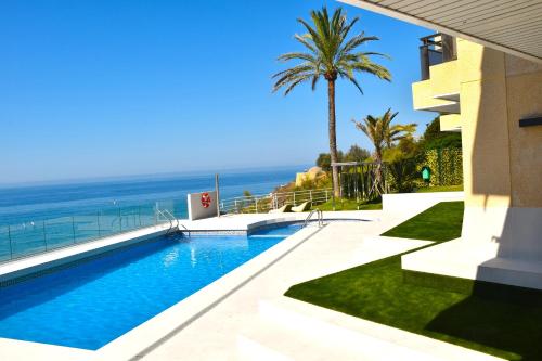 SeaFront DeLuxe, vistas al mar, acceso directo a playa y piscina