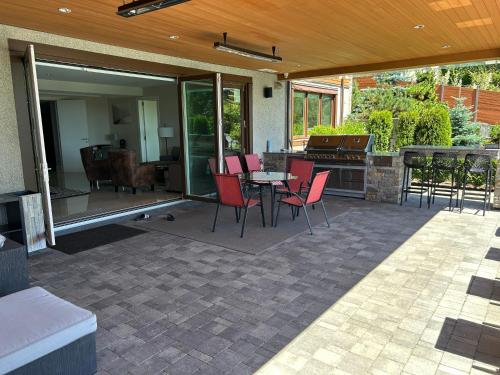 Χώρος καθιστικού στο Luxury accomodation in West Vancouver