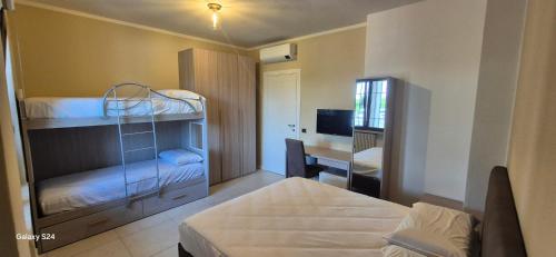 a bedroom with bunk beds and a desk with a computer at Gardaworld Oasis in Cavalcaselle