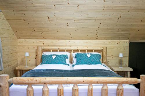 Ένα ή περισσότερα κρεβάτια σε δωμάτιο στο Chalet pod Strážovom