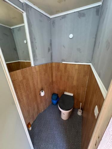 an overhead view of a bathroom with a toilet at Studio St Florentin 2 in Saint-Florentin