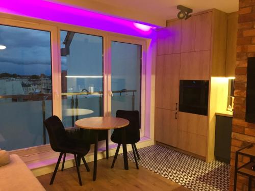 Apartament Loft Holiday Elbląg -winda-Parking w HALI GARAŻOWEJ -GRATIS-Business stays
