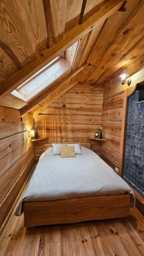 เตียงในห้องที่ Lāču namiņš/Bear house