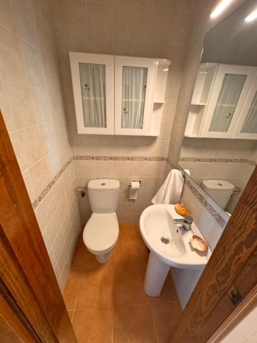 Et badeværelse på Casa de playa mediterránea, a metros de la playa