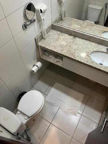 a bathroom with a toilet and a sink at Beira Mar - Flat Beach Class Internacional - Boa Viagem 20º andar in Recife