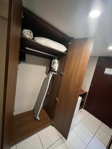 a room with a closet with a door with a towel at Beira Mar - Flat Beach Class Internacional - Boa Viagem 20º andar in Recife