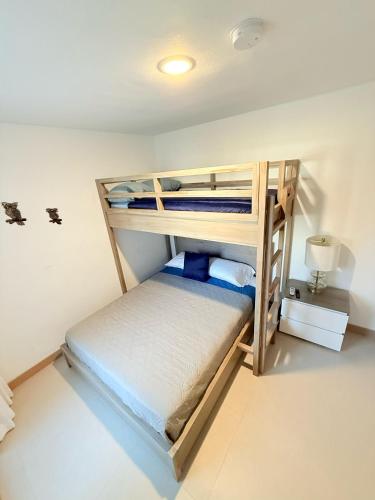 a bedroom with two bunk beds in a room at Viva Jaco Unit 0605 in Jacó