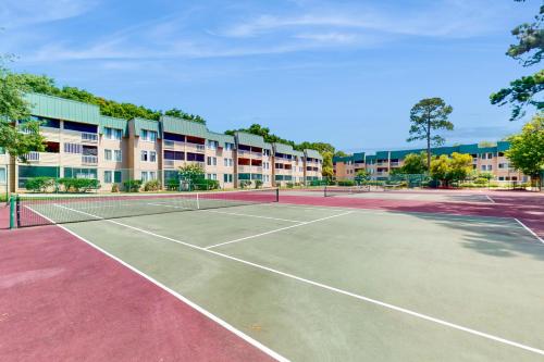 Εγκαταστάσεις για τένις ή/και σκουός στο Peaceful Treetop Condo - 2br/2ba ή εκεί κοντά