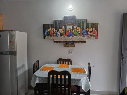 a painting of the last supper hanging on a wall at Avodah in Caña de Castilla