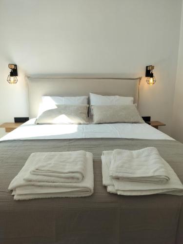 Ένα ή περισσότερα κρεβάτια σε δωμάτιο στο Modern elegant escape on the Ionian coast, near Ancient Olympia
