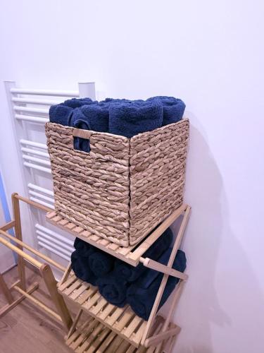 a basket sitting on top of a wooden rack at Votre grand COCON Niçois Appart Vue Mer in Nice