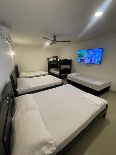 Postel nebo postele na pokoji v ubytování HOTEL IMPERIAL LA QUINTA