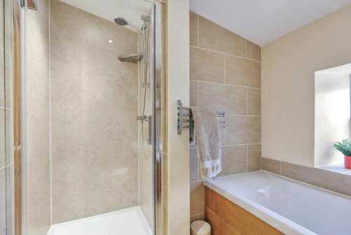 Koupelna v ubytování Outlook a Wandylaw Cottage now what a view