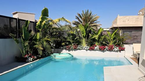 Bazén v ubytování VILLA SHUNIT- וילה שונית by barak royal suites nebo v jeho okolí