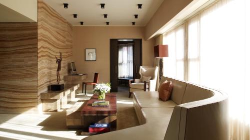 Ruang duduk di Roxy Hotel New York