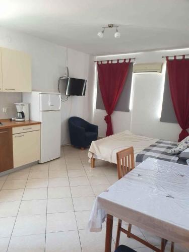 Apartments in Pirovac 34905