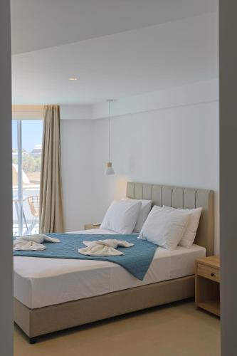 Ένα ή περισσότερα κρεβάτια σε δωμάτιο στο The Blue of Mykonos