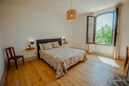 Ένα ή περισσότερα κρεβάτια σε δωμάτιο στο Maison de caractère, vue sur lac privé et vignes