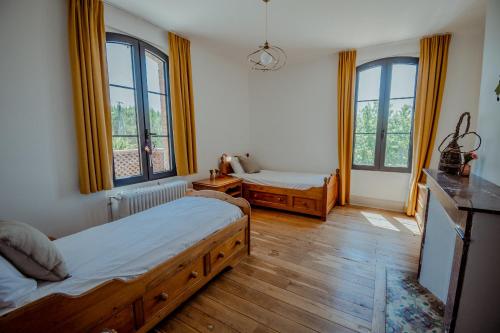 Ένα ή περισσότερα κρεβάτια σε δωμάτιο στο Maison de caractère, vue sur lac privé et vignes