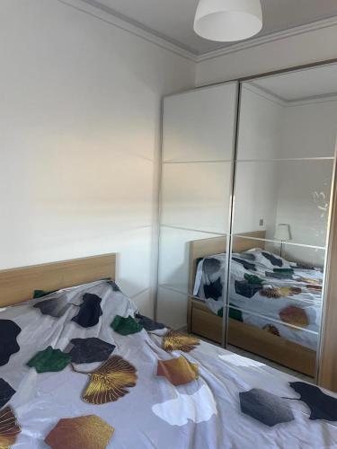 a bedroom with a bed with a large mirror at Riad Ajdir Al Hoceima in Andalouciene
