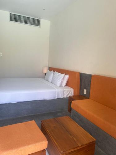 Una cama o camas en una habitación de Palm View Villa