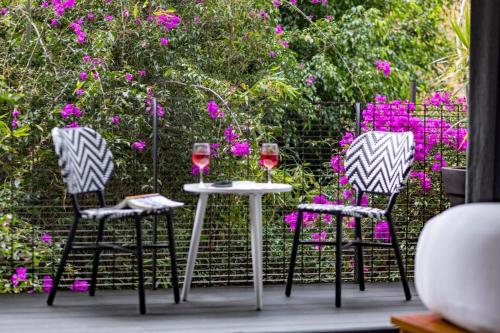 two chairs and a table with two glasses of wine at MX Grand Suites in Mexico City