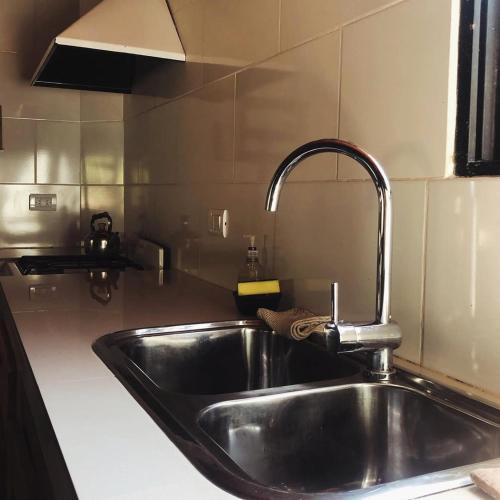 ビージャ・ヤカントにあるCabañas Terraの台所用シンク(その上に蛇口付)
