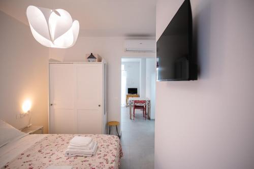 TV a/nebo společenská místnost v ubytování Domus Picena - Appartamento al mare