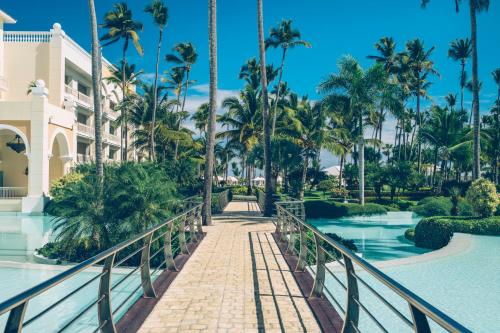 JOIA Bavaro by Iberostar - Adults Only All Inclusive Resortにある庭