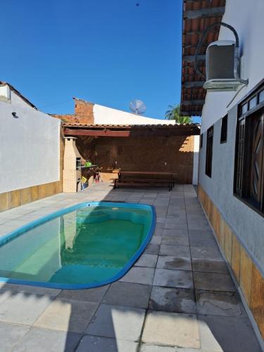 a swimming pool in the courtyard of a building at Casa com piscina in Juazeiro do Norte