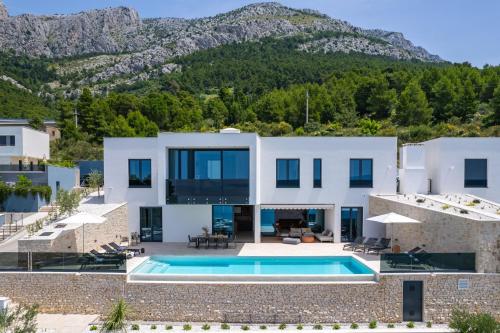 Extravagant Omis Villa 5 Bedrooms Villa Chazaret Frontline Location
