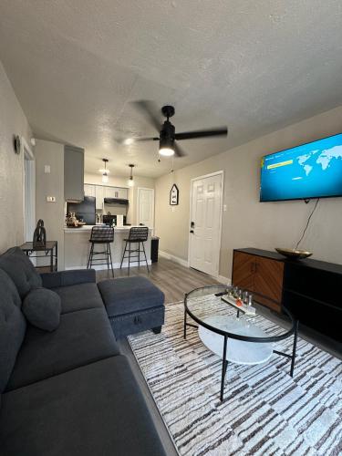 Gallery image of SKIP 4 STATE FAIR l DT Dallas l FIFA READY l Staycation 1Bd1Ba in Dallas