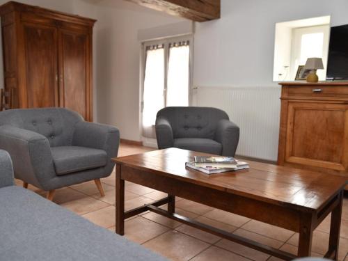 a living room with two chairs and a coffee table at Gîte indépendant avec piscine, grande terrasse, jardin, barbecue, proche St Pourçain/Sioule et Souvigny - FR-1-489-78 in Cressanges