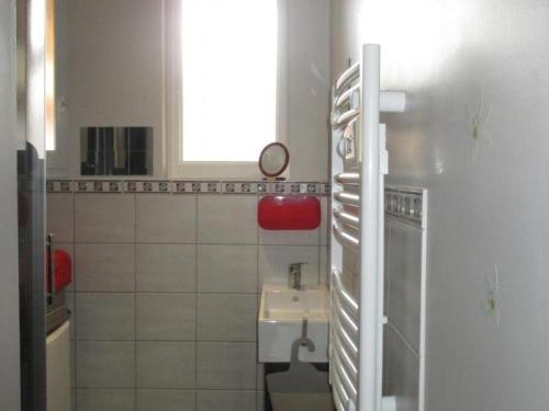 Dapur atau dapur kecil di Gîte tout confort à Molinet, climatisé, avec cour close et proche de la Voie Verte ! - FR-1-489-253