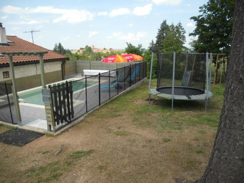 Gîte familial avec piscine, jardin clos et jeux pour enfants - Saint-Haon-le-Châtel - FR-1-496-21