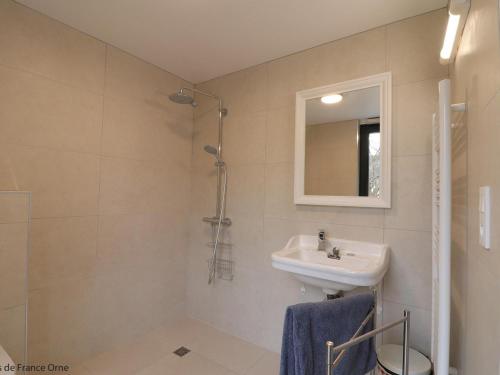 Ένα μπάνιο στο Maison de charme : piscine, sauna, salle de jeux, studio en option, idéal pour détente et sport - FR-1-497-140